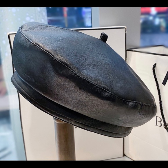 New Minimalist Vegan Leather beret painters hat with adjustable strap inside - Picture 7 of 9